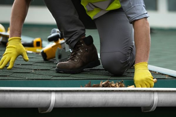 Gutter Cleaning - Professional Service in Logan
